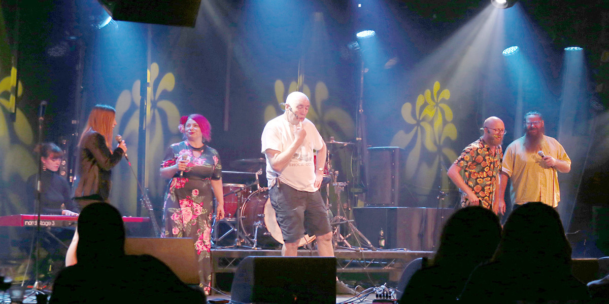 The cast of Funky Fresh Improv performing a live scene on stage from a suggestion from the audience. Courtney Lee plays piano, Emma Losing and Barbarella Accordato on the left are singing, Derek Tickner in the centre is pondering, Matt Eberhart and Keylan Davidson on the right are singing.