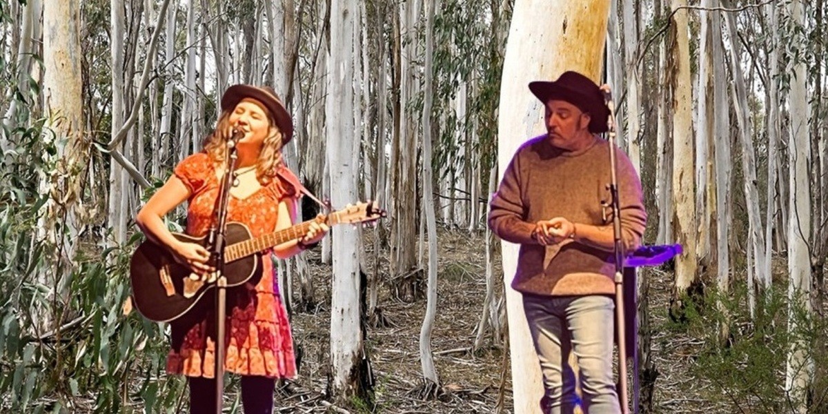 AN AFTERNOON OF WINE AND SONG - Enjoy great music in the forest at Sinclair's Gully