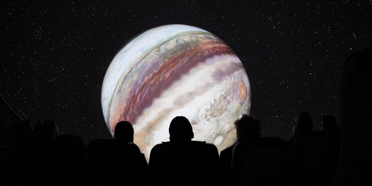 Holst's The Planets 360: Full Dome Experience - People watch a planet