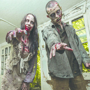Escape Room Zombie Apocalypse - Two zombies