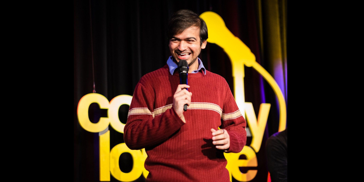 Shash performing at the Comedy Lounge
