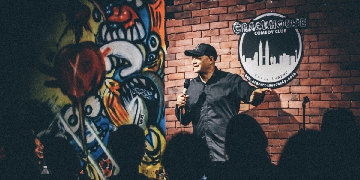Nik Coppin performing at a comedy club in Kuala Lumpur.