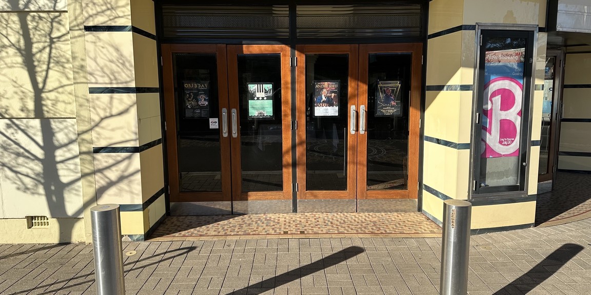 This is a picture of some of the front doors of the Capri, showing that there is flat access through these doors into the main foyer of the Capri.